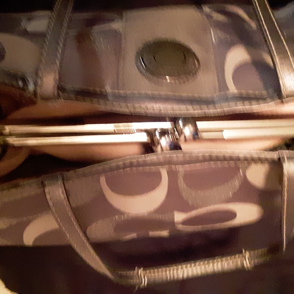 Fabulous Coach handbag! - Picture 13 of 13